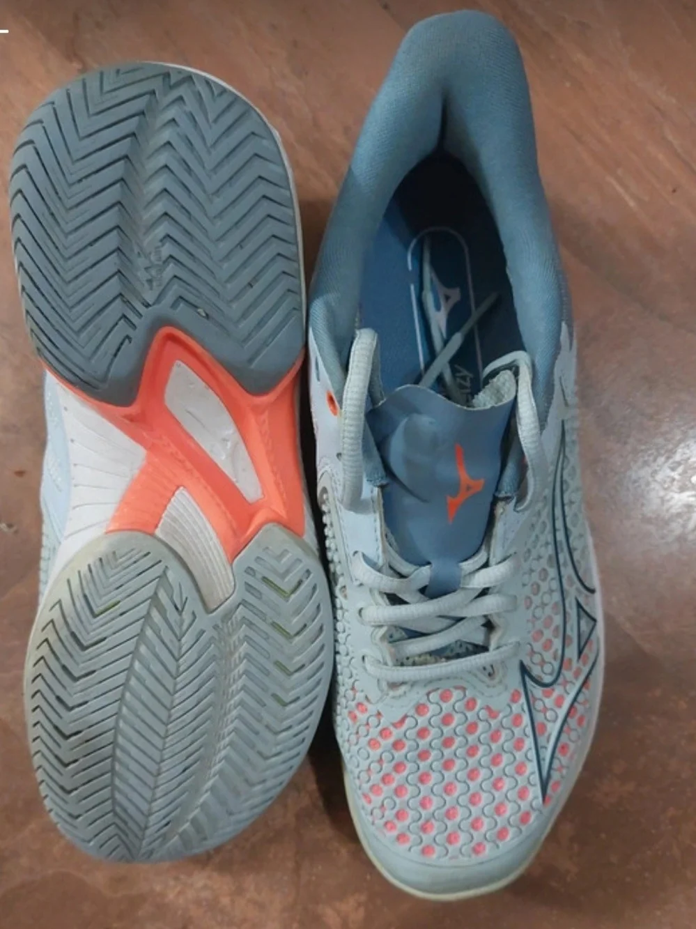 Mizuno Light Blue and Coral Athletic Running Tennis/ Pickle Ball Shoes